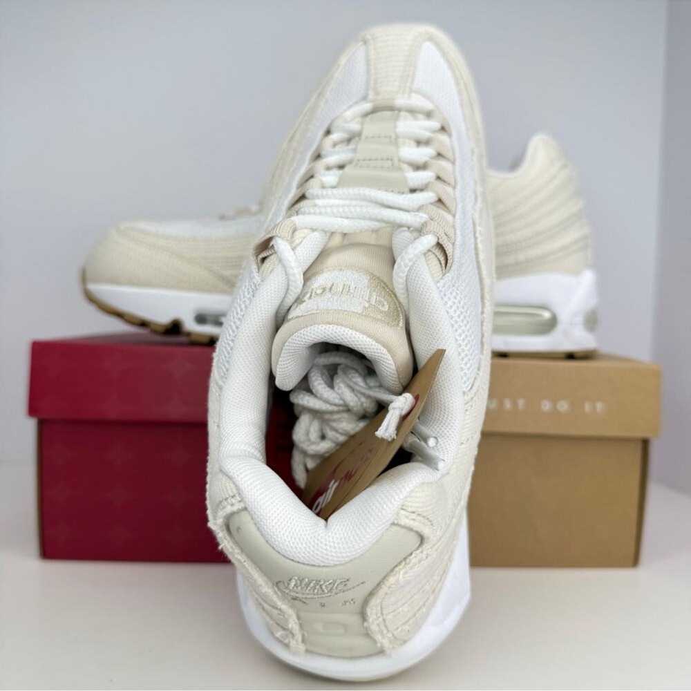 AIR MAX 95 OG “LEVI'S LIGHT OREWOOD BROWN" NWT size 12m-13.5w - Picture 8 of 9